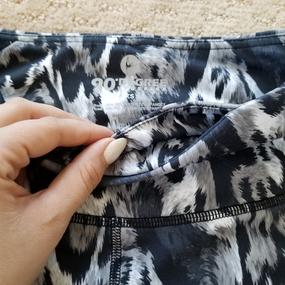 3/$20⭐ 90 Degree animal print cropped leggings - Picture 5 of 7